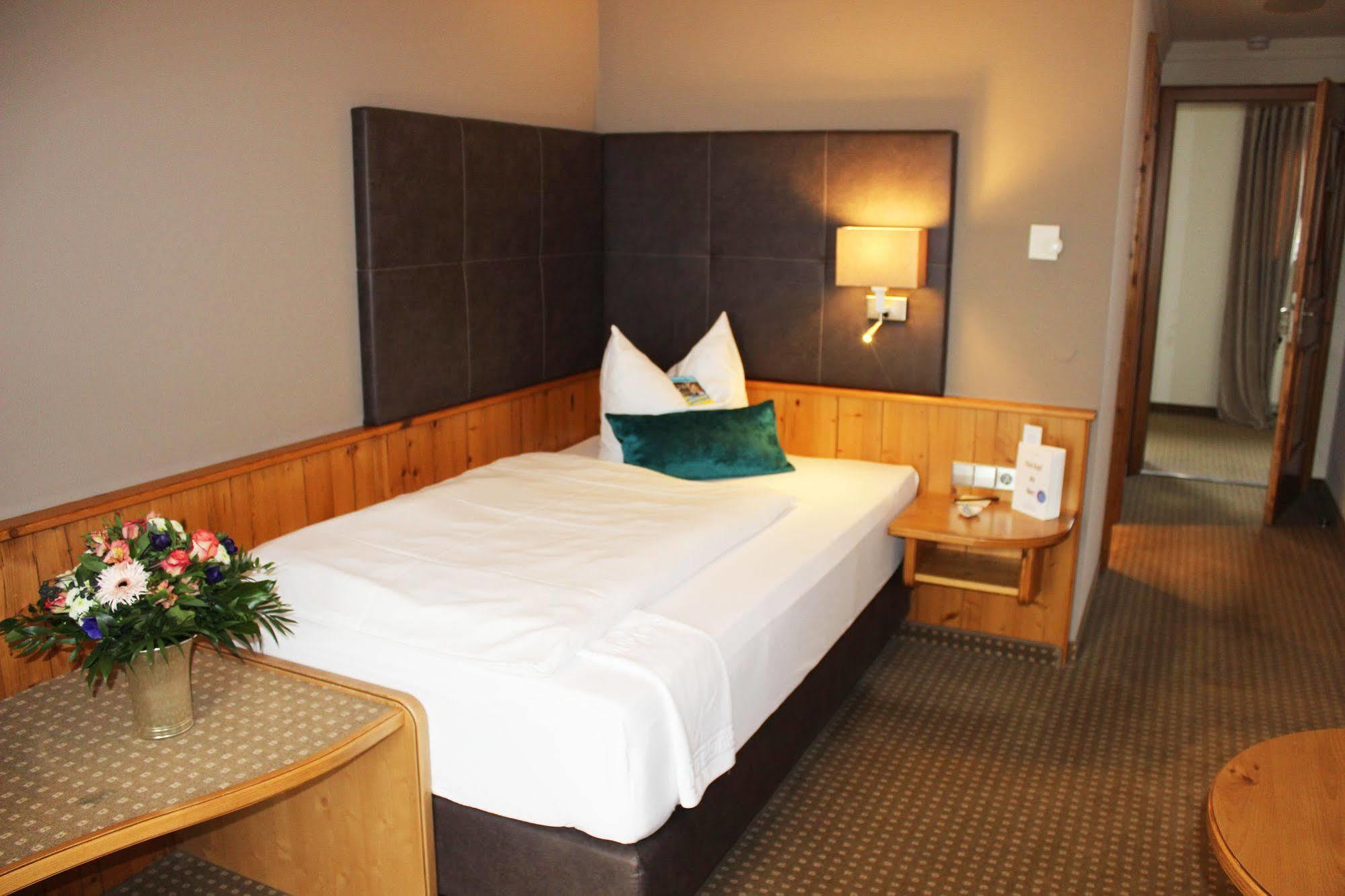 Hotel Landhaus Feckl Ehningen Экстерьер фото