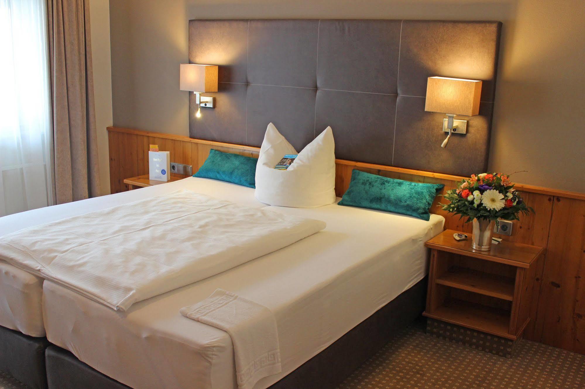 Hotel Landhaus Feckl Ehningen Экстерьер фото